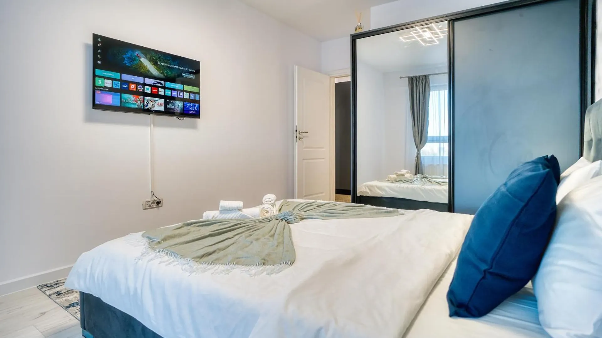 Stylish Hideaway Near City Center Bucharest Apartment