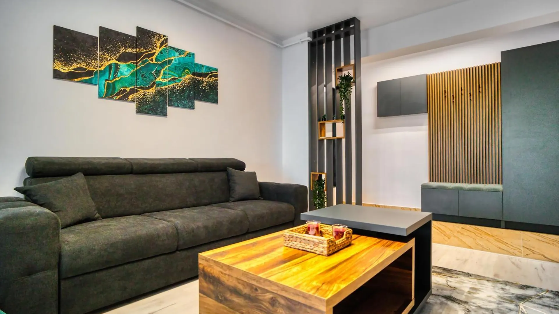 Stylish Hideaway Near City Center Bucharest Apartment