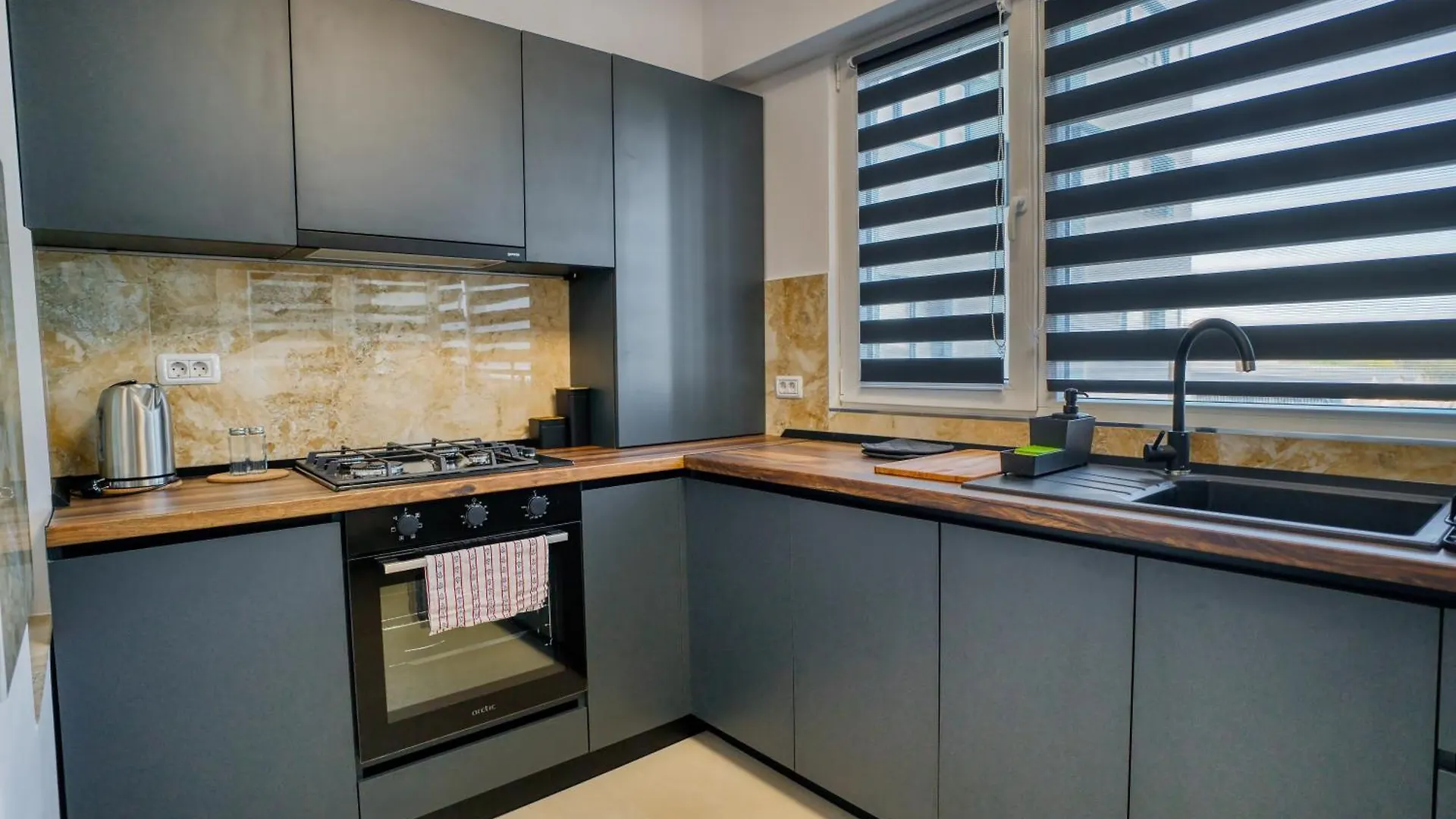 Stylish Hideaway Near City Center Bucharest Apartment