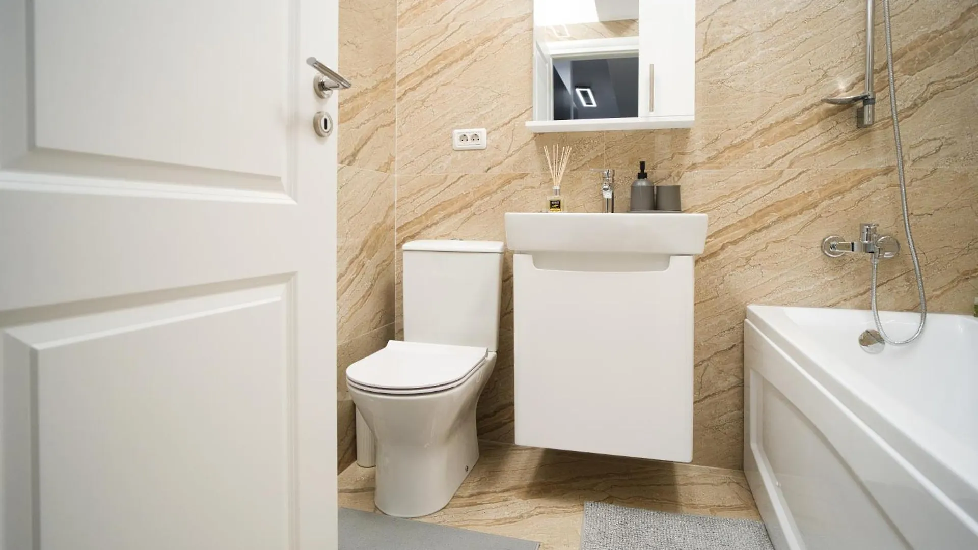 Stylish Hideaway Near City Center Bucharest Apartment